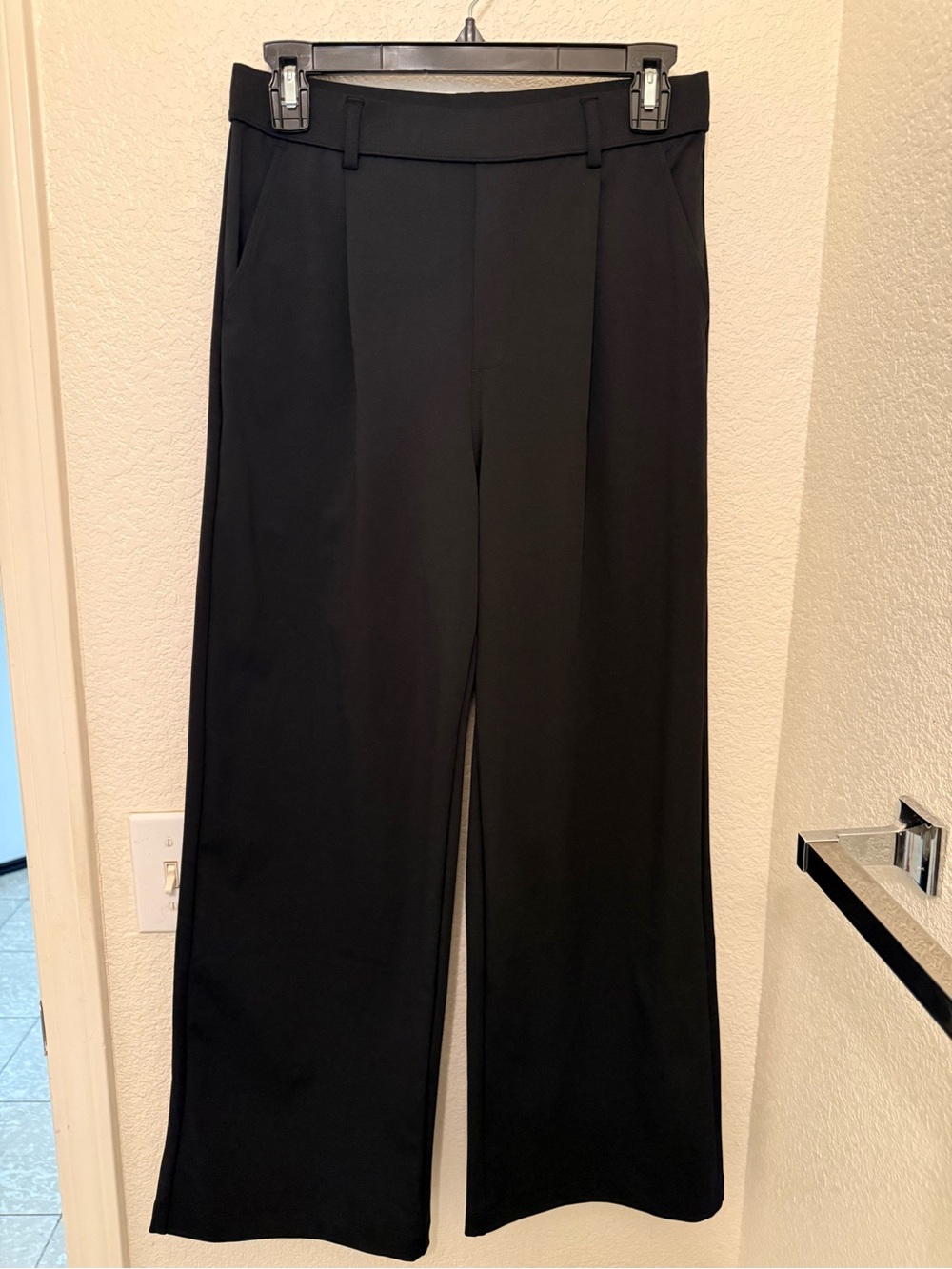 HALARA Black Straight-Leg Dress Pants